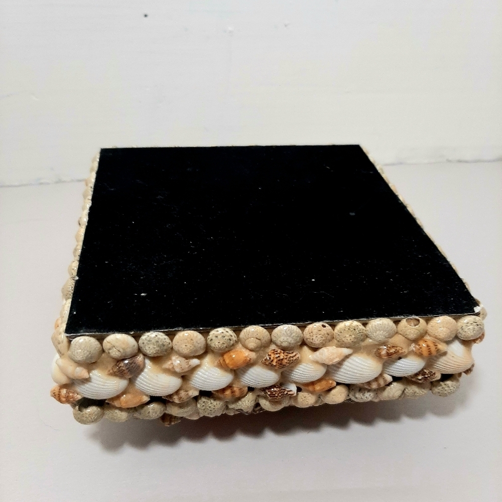 Seashell Decor Box Perfect Condition. - Picture 7 of 7
